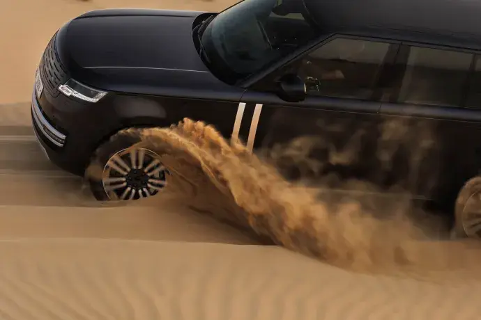 Range Rover Electric Prototypen im Hitzetest.